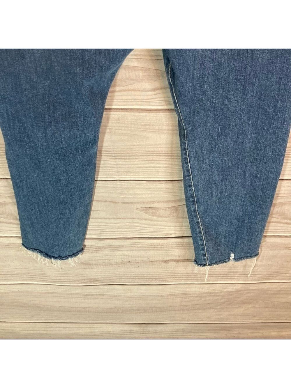 LEVI’S High Waisted Wedgie Fit Distressed Skinny Jeans - Picture 8 of 12